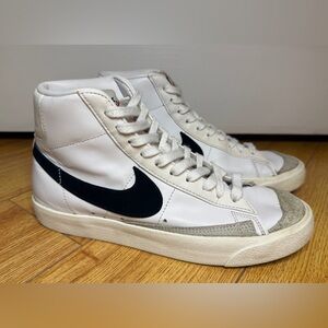 Nike Blazers Mid ‘77 White and Black Sneakers Womens US6.5